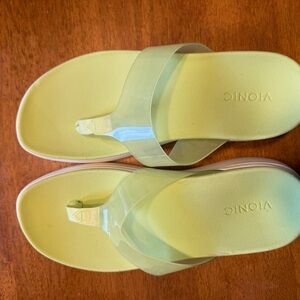 Vionic Green and White Sandals with Thong Design